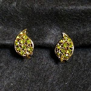 BOGO❤️😍Gold tone green stone clip on